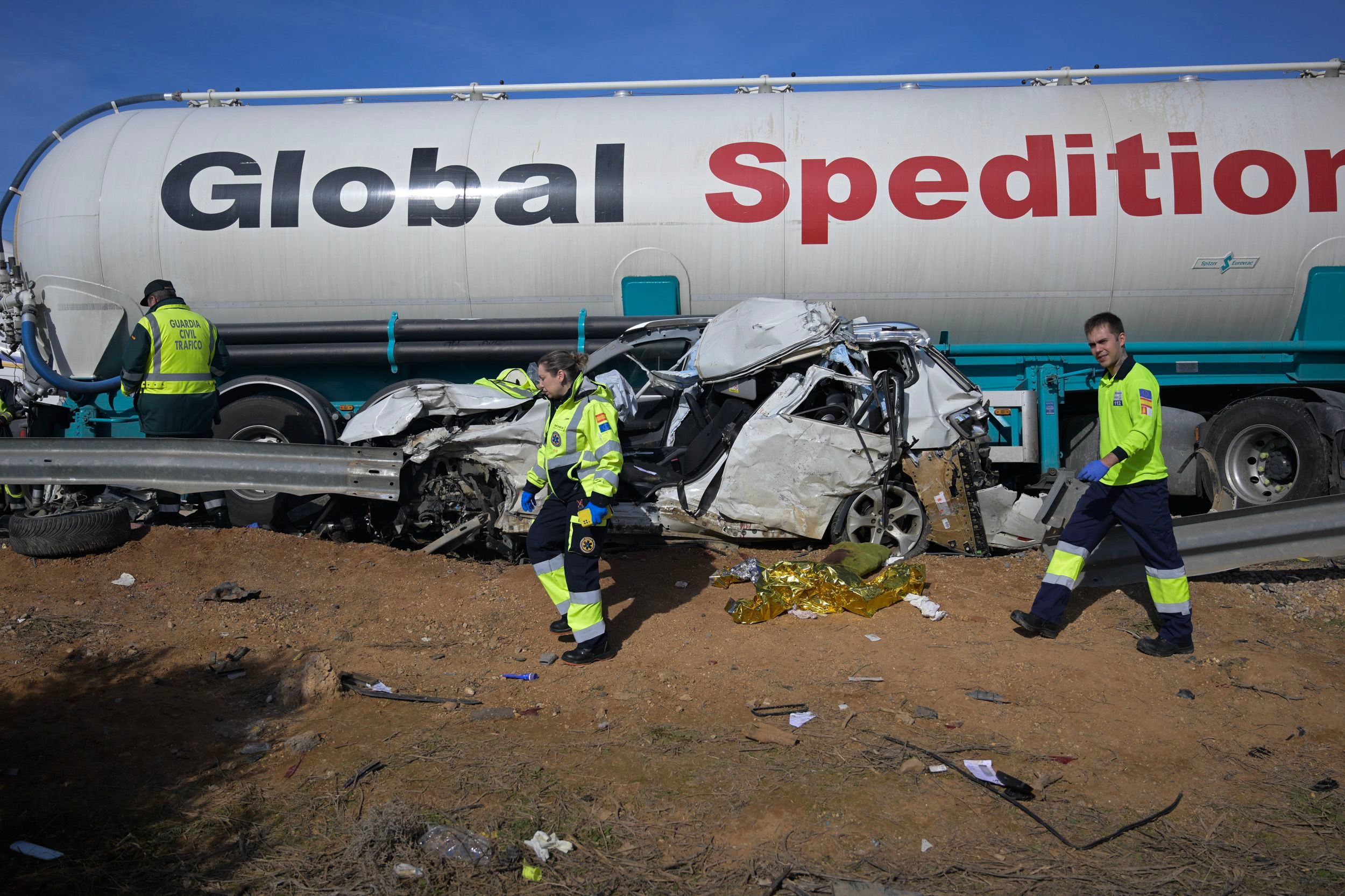 Un padre de Morón de la Frontera y su hijo, entre los muertos en los accidentes múltiples de la la A-4 por la niebla   