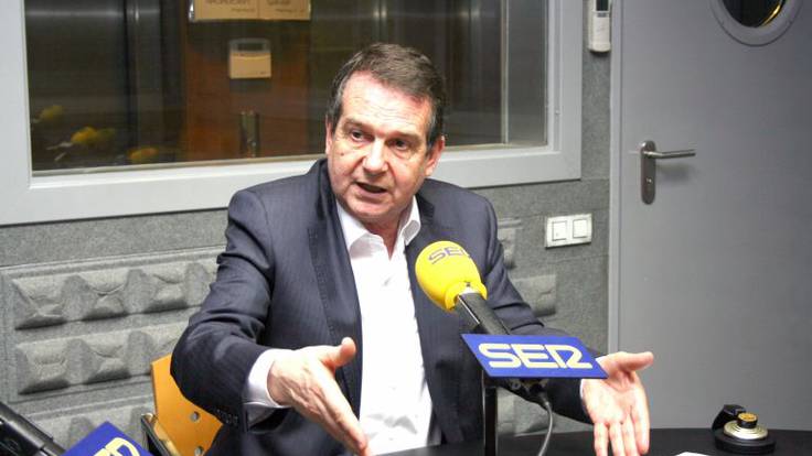 El alcalde de Vigo es optimista para que se defina el acuerdo con Stellantis