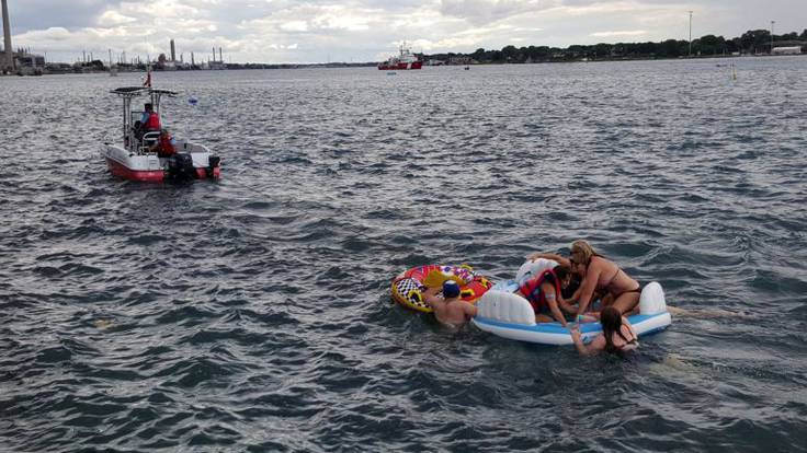 Mesa del Mundo: Miles de bañistas estadounidenses invaden Canadá por accidente