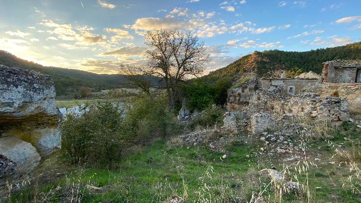 Un paseo por la historia y las ruinas de Valdecabrillas, pueblo abandonado de Cuenca