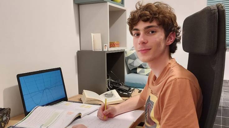 Bruno Mompeán, el joven genio de las matemáticas que ha lanzado un crowdfunding para costearse sus estudios en Oxford: &quot;Espero poder usar el talento que ha apoyado la gente para beneficiar a la sociedad&quot;