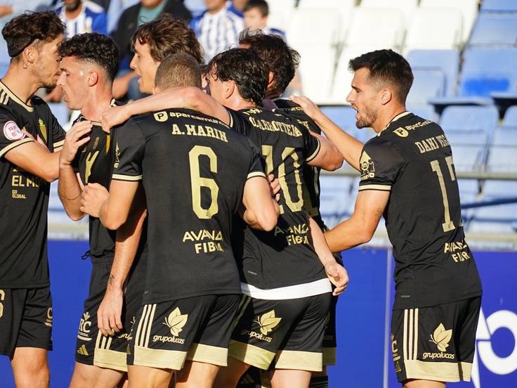 El Real Murcia celebra el gol de Pedro León ante el Recreativo de Huelva