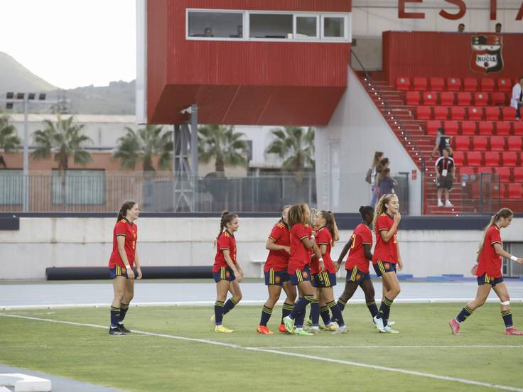 La segoviana Cristina Redondo golea con la selección española de fútbol sub-17