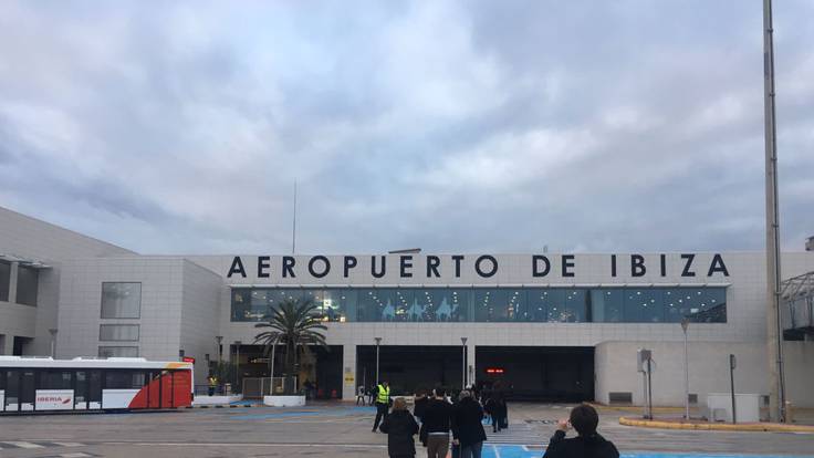 El Aeropuerto de Ibiza, al 60% de los vuelos y al 40% de viajeros respecto al año pasado