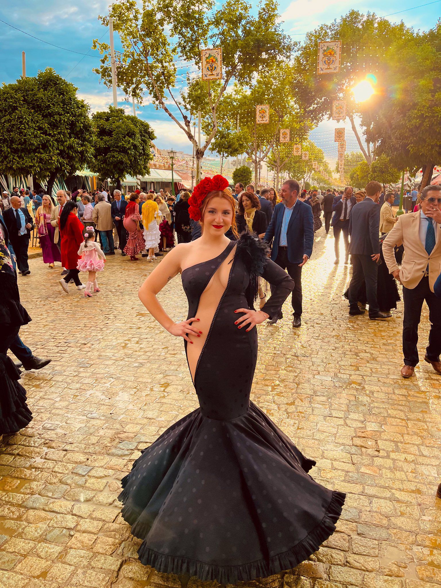 gusto Foto queso El traje de flamenca que ha revolucionado las redes: "la Pedroche de la  Feria de Sevilla" | Actualidad | Cadena SER