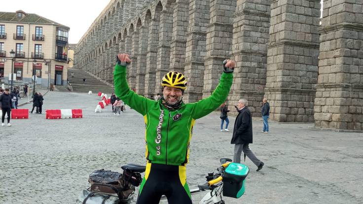 Entrevista con Fernando Álvaro, de la U.C.Cantimpalos,  al llegar a Segovia después de 47 etapas y 4.700 kilómetros