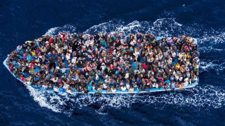 &quot;Bebimos agua de mar y del motor&quot;: Los testimonios de los supervivientes al naufragio en el Mediterráneo de una barcaza de migrantes