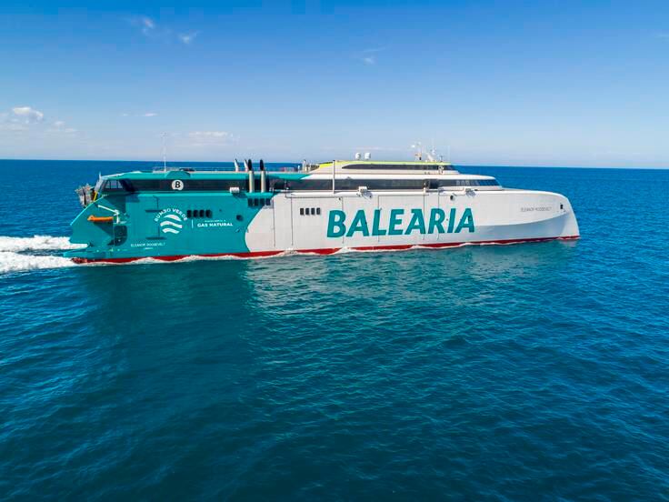 Imagen de una flota de la empresa naviera Balearia