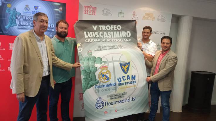 De izquierda a derecha, José Caro, Jesús Caballero, Ángel Aguilar y David Triguero presentan el cartel del V Trofeo Luis Casimiro
