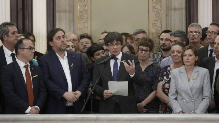 La firma de Àngels Barcelò: Políticos ridículos y cobardes