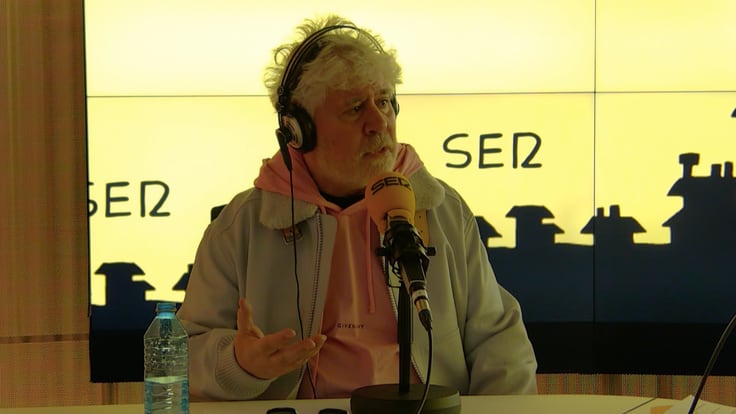 Pedro Almodóvar durante una entrevista con Javier del Pino en la Cadena SER.