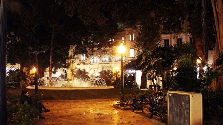La Columna de Carlos Arcaya: «El edificio de Correos de la Plaza de Gabriel Miró, uno de los lugares más privilegiados de Alicante»