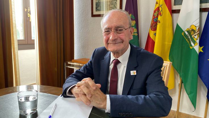 El alcalde de Málaga, Francisco de la Torre, confía en que la situación de la pandemia siga &quot;bastante controlada&quot; por los niveles de vacunación ante el aumento de los contagios en China