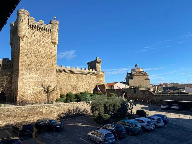 El imponente castillo del municipio, del siglo XII, ha dado una calurosa bienvenida al equipo de SER Talavera