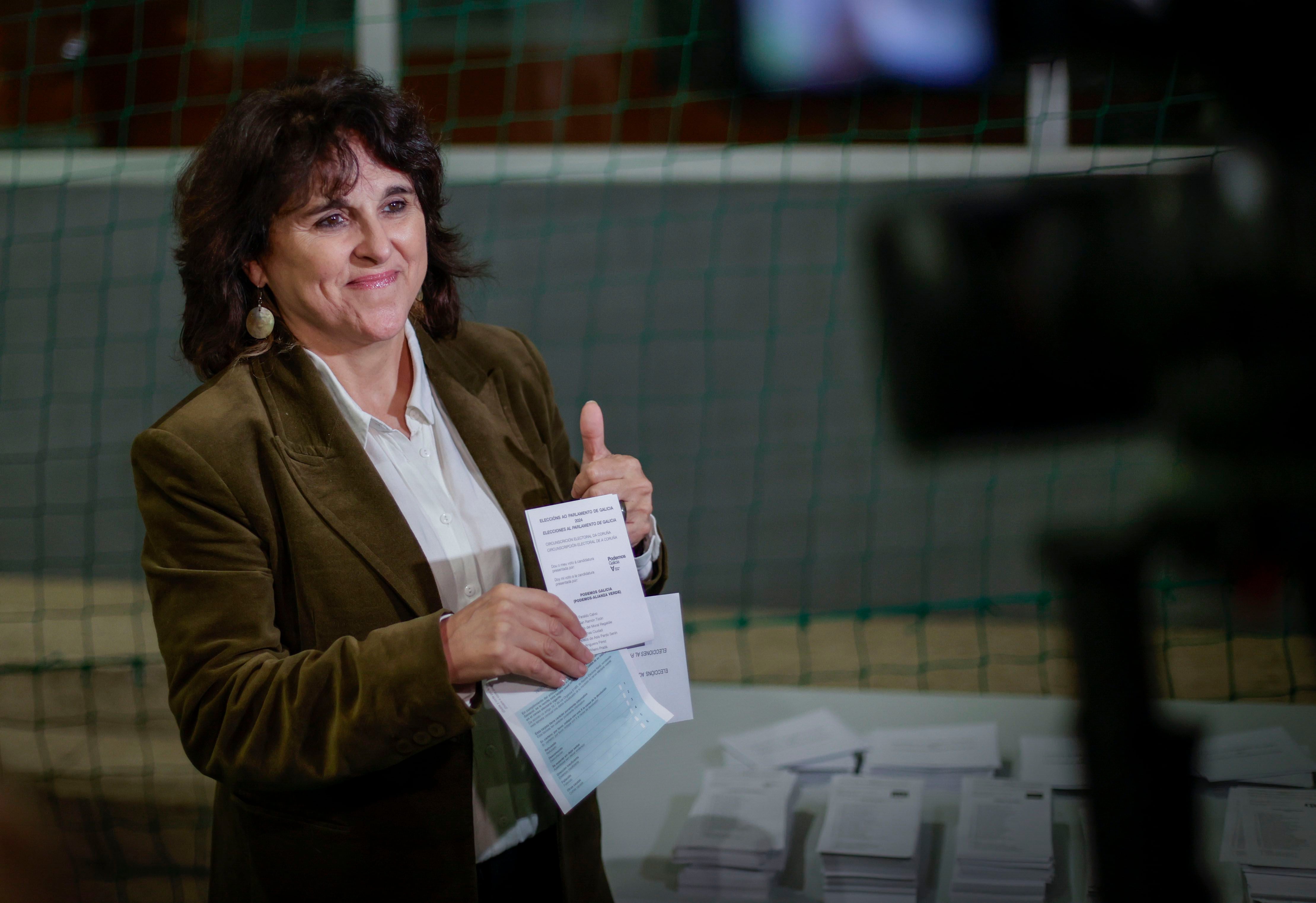 A CORUÑA, 18/02/2024.- La candidata de Podemos a la Presidencia de la Xunta de Galicia, Isabel Faraldo, ejerce su derecho a voto esta mañana en A Coruña. EFE/Cabalar
