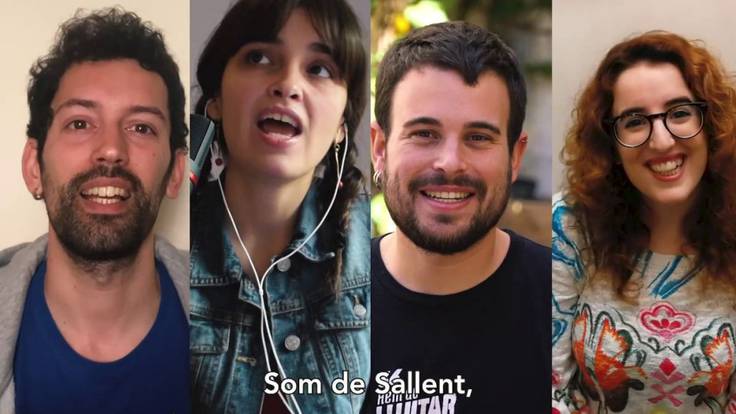 40 músics de Sallent surten a diari a cantar al balcó