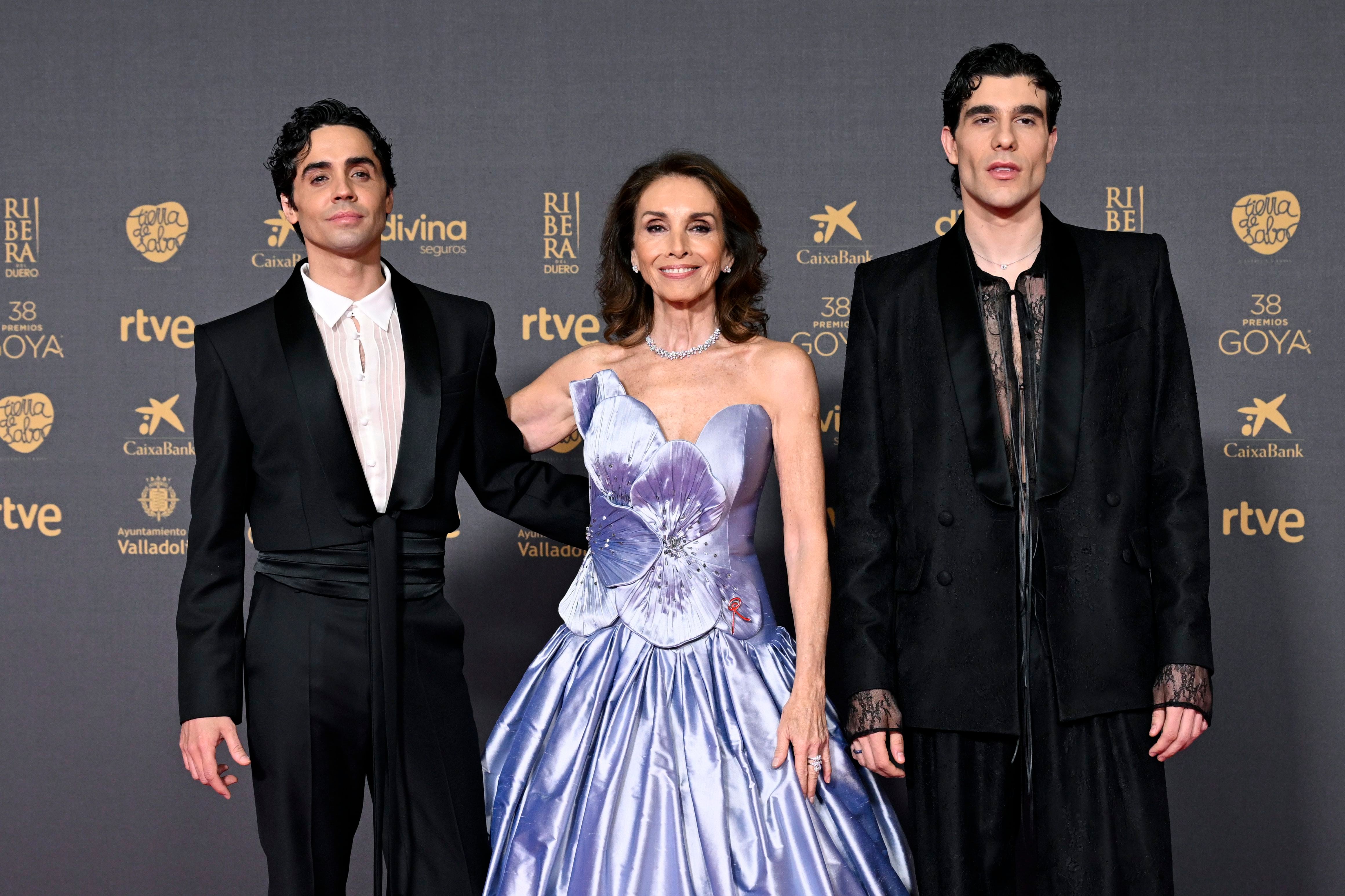 Javier Ambrossi, Ana Belén y Javier Calvo, presentadores de la gala de los Premios Goya 2024.