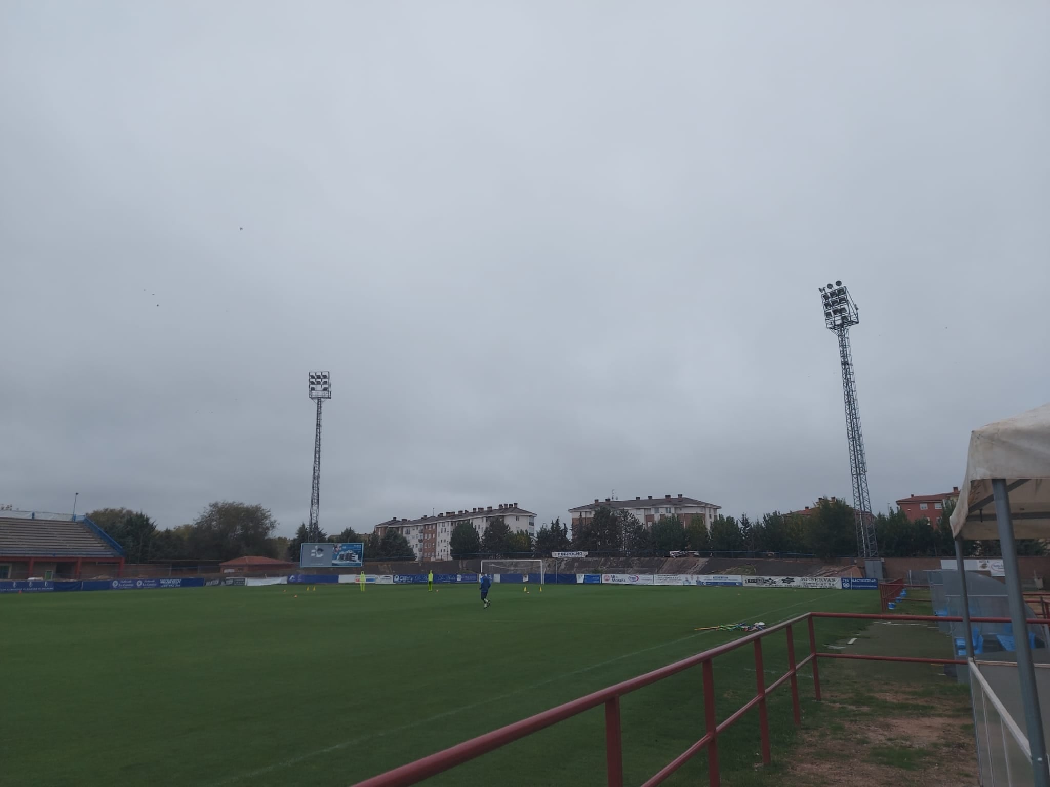 El Adolfo Suárez contará con parte de la nueva iluminación para el partido de Copa