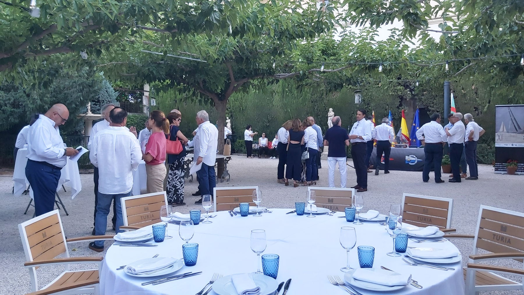 El acto finalizaba con una cena al aire libre en los jardines