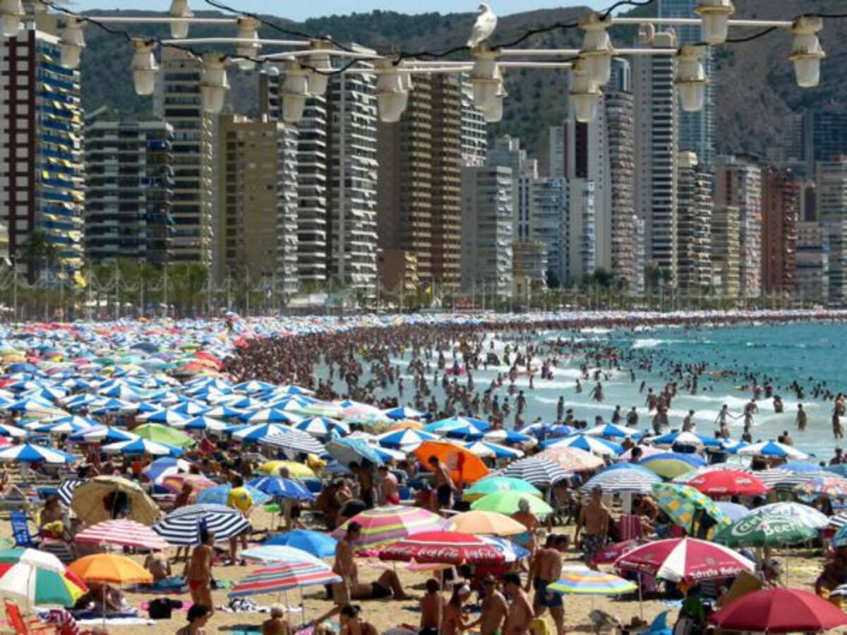 Detenida una mujer acusada de estafas con falsos alquileres en Benidorm