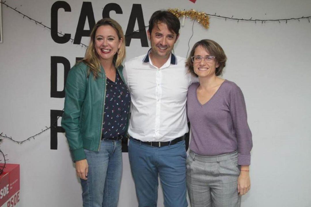 David Duarte con la secretaria general del PSOE en Lanzarote, Loly Corujo, y la alcaldesa de Arrecife, Eva De Anta.