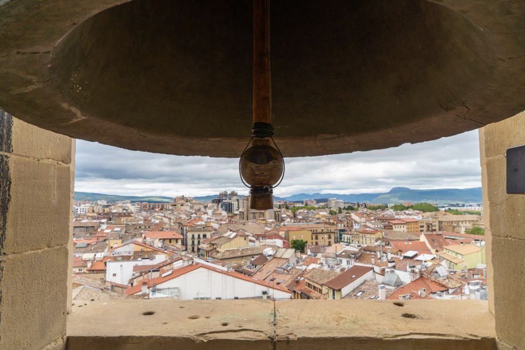 La Campana Gabriela con vistas de Pamplona