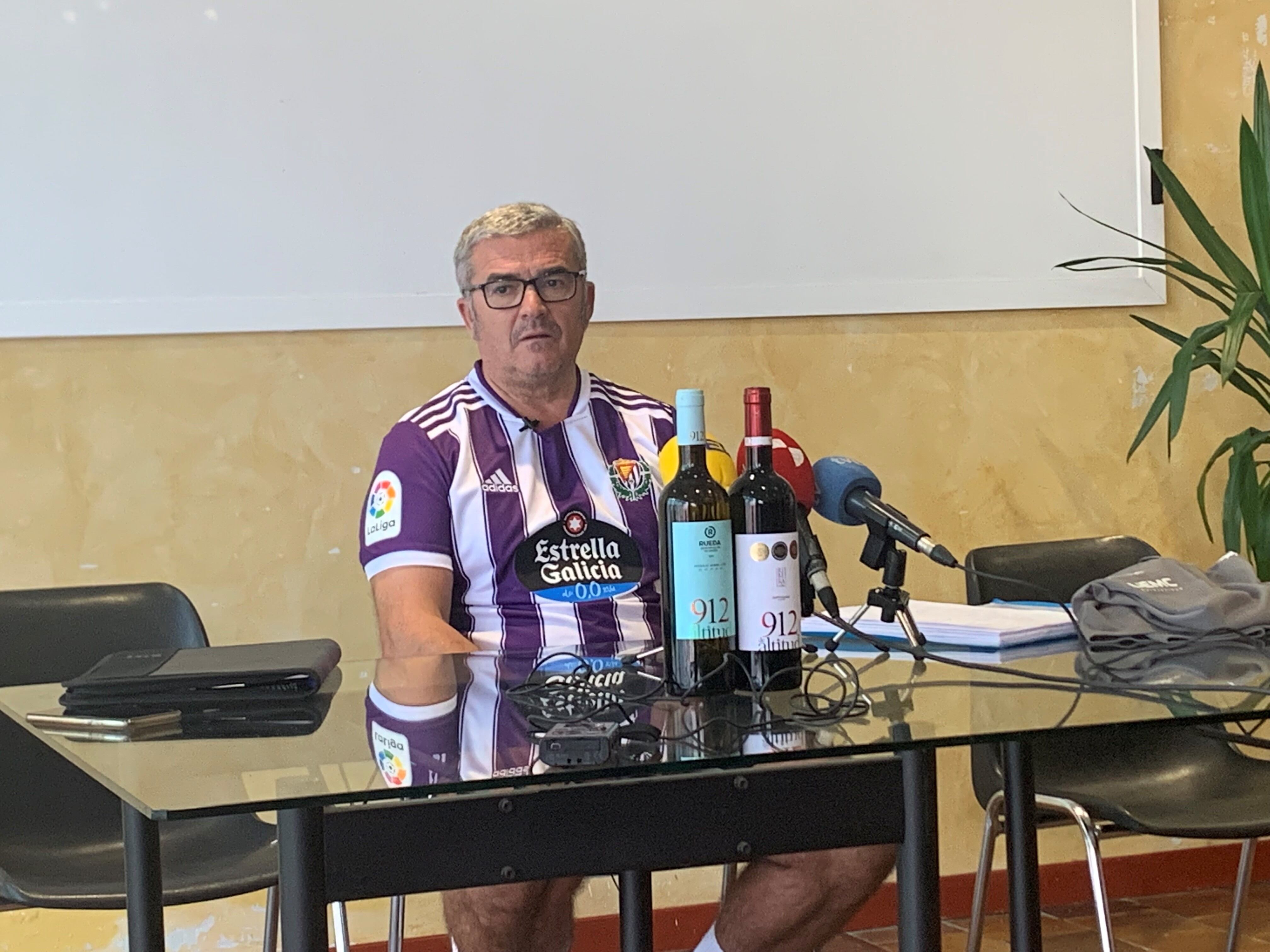 Paco García celebró el ascenso del equipo de fútbol en su rueda de prensa