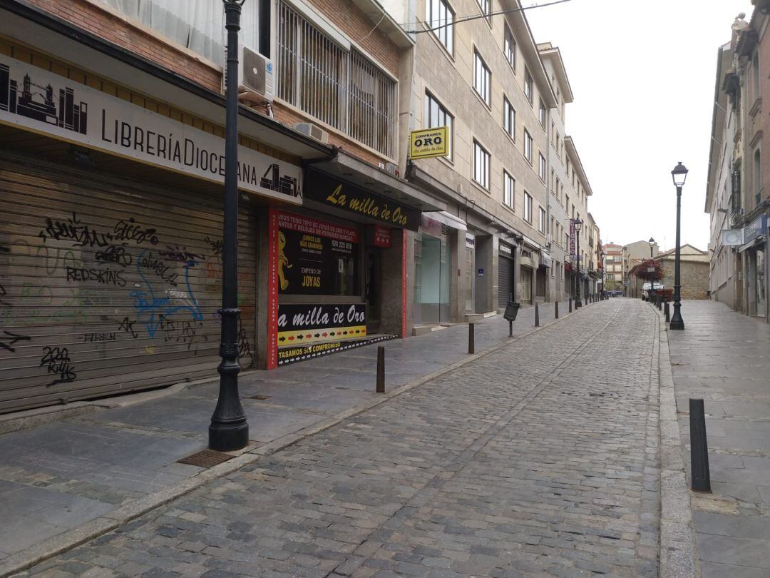 Calle Duque de Alba, una de las zonas comerciales del centro de Ávila