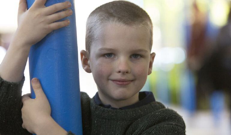 Iain Armitage interpretará al joven Sheldon Cooper.