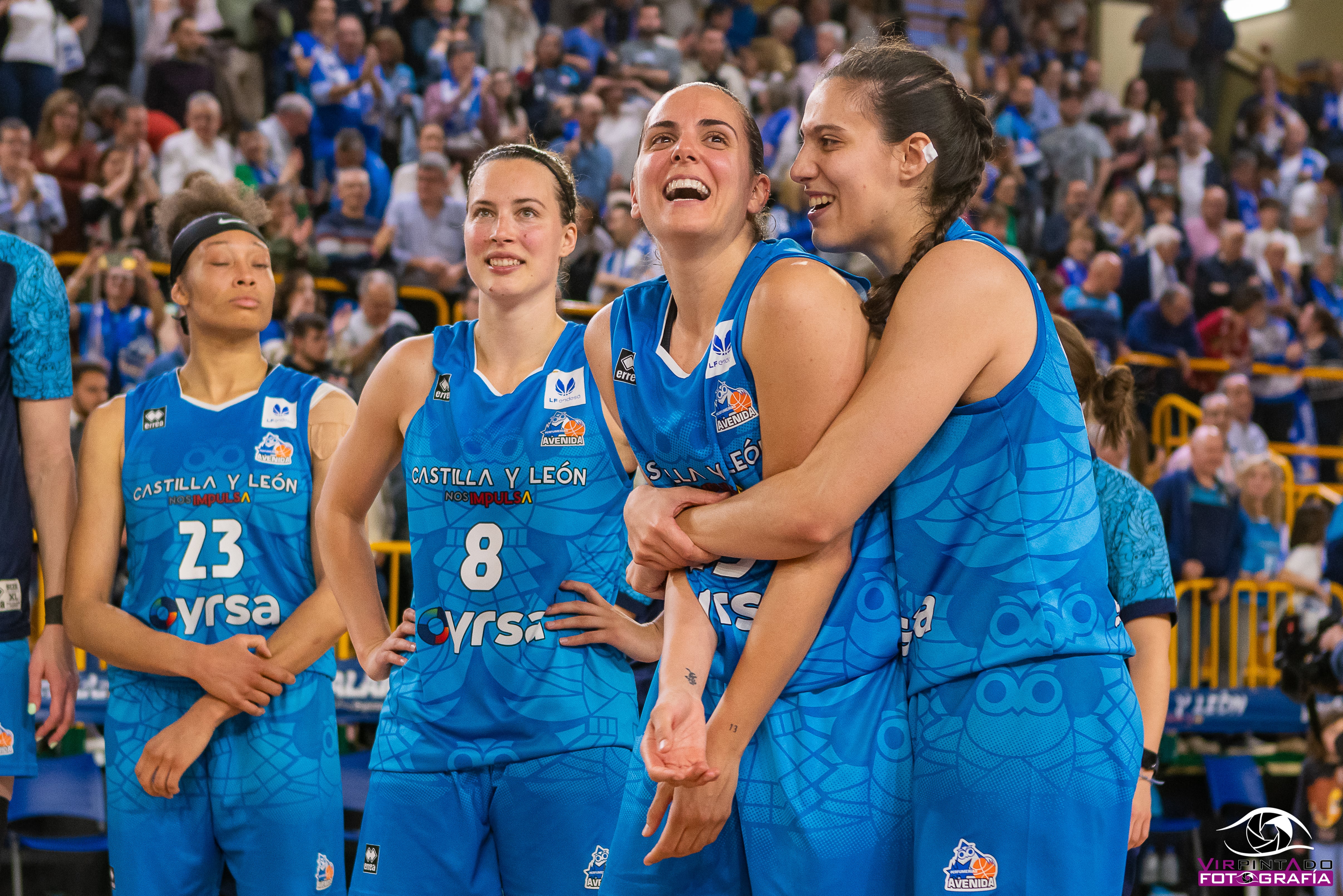 Las jugadoras de Avenida celebran el pase a la final de la liga/CBAvenida