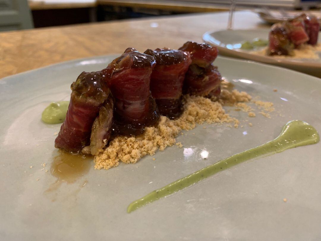 Tataki de presa ibérica, propuesta de Bodegas Mezquita de la calle Céspedes