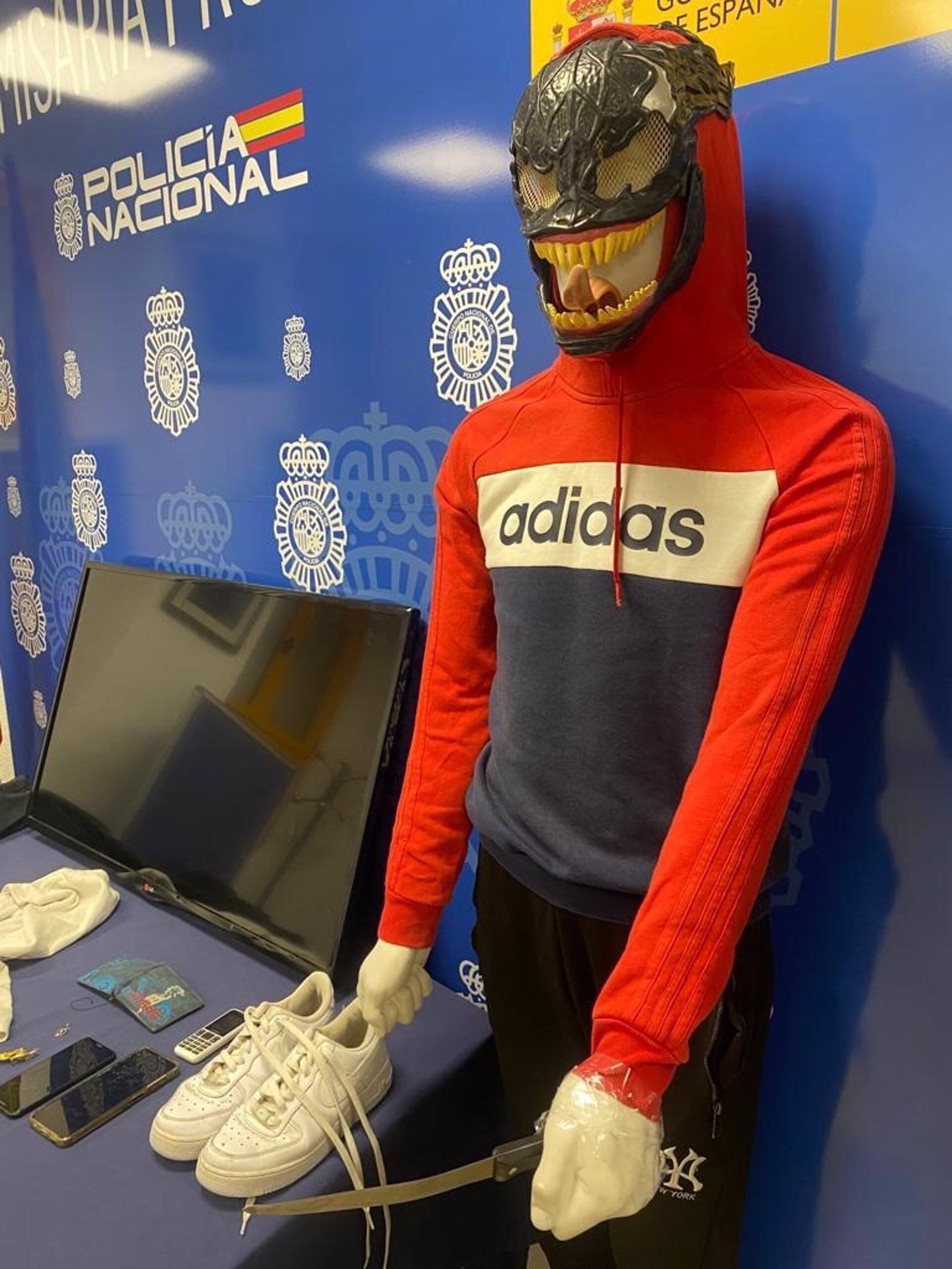 Objetos incautados en la operación 'Araña' de la Policía Nacional.