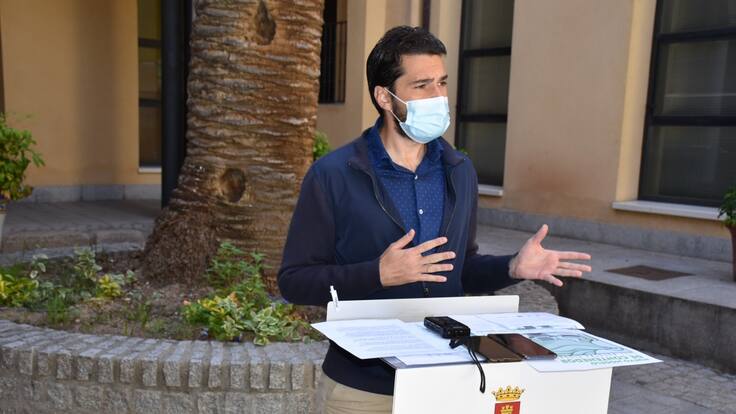 Sergio de la Llave comenta al restauración de las murallas