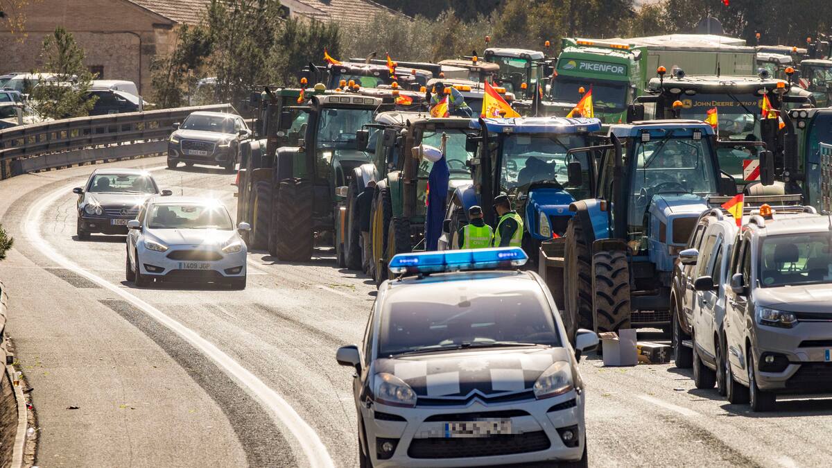El PP denuncia la falta de previsión de Guevara y el PSOE critica que López Miras se haya ido a Berlín sin dar soluciones