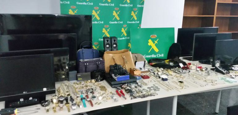 Algunos de los objetos recuperados por la Guardia Civil