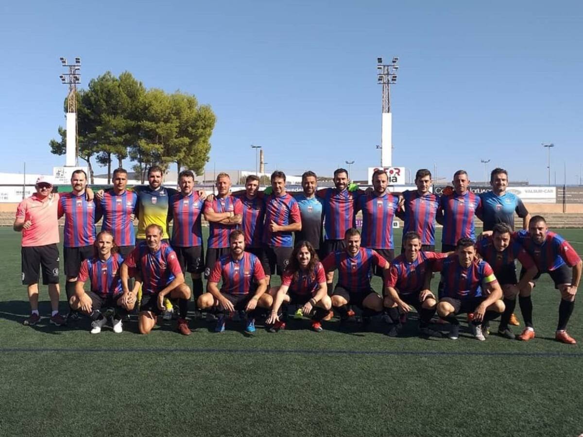 El Eldense veteranos se adjudica el IV Trofeo Benéfico Ciudad de Gandía