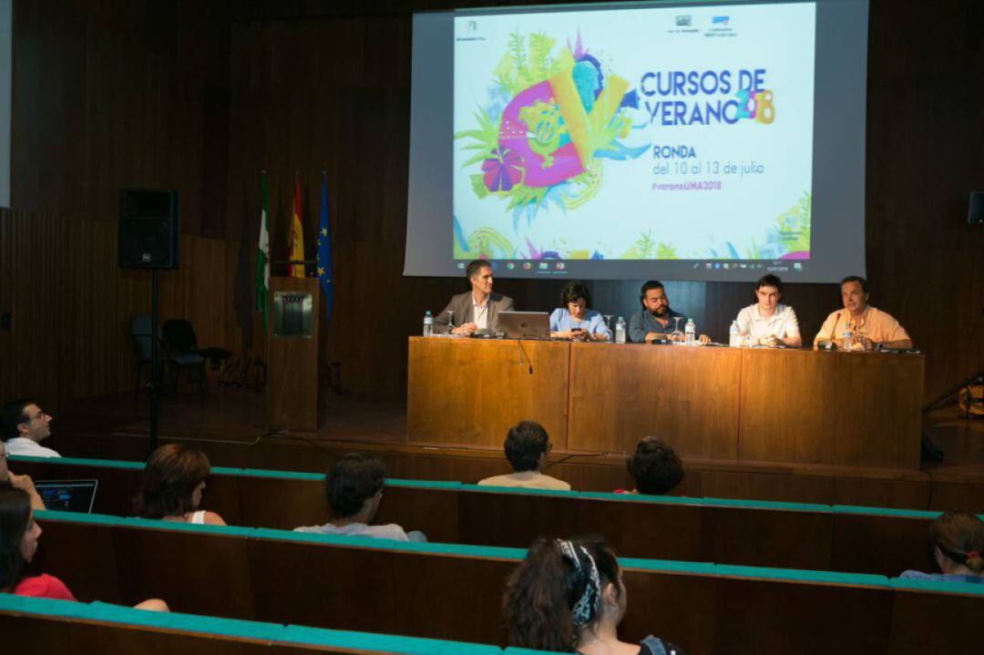 Ponencia en Ronda durante la celebración de los cursos universitarios en la edición de 2018 