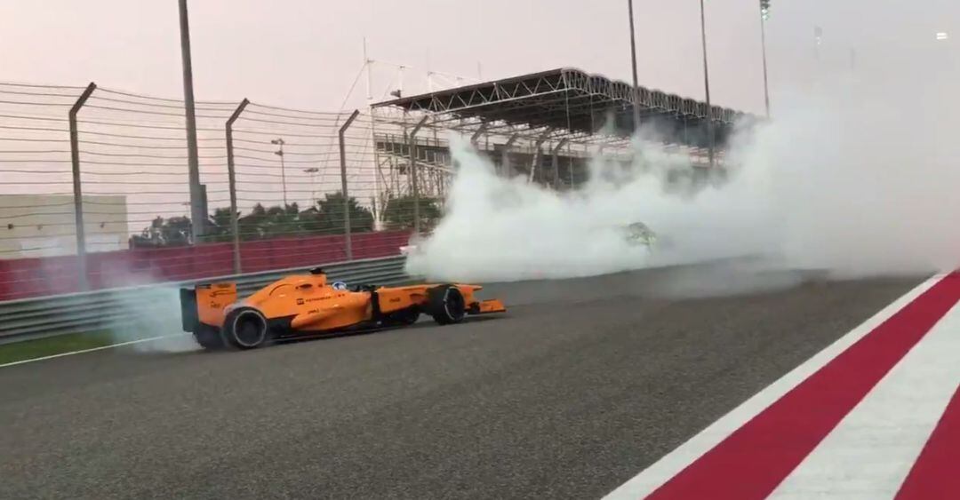 Alonso y Johnson, sobre el asfalto de Yas Marina.