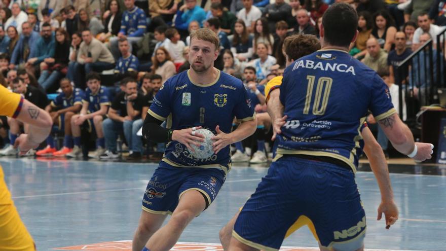 Mads Thymann durante un partido del Cangas