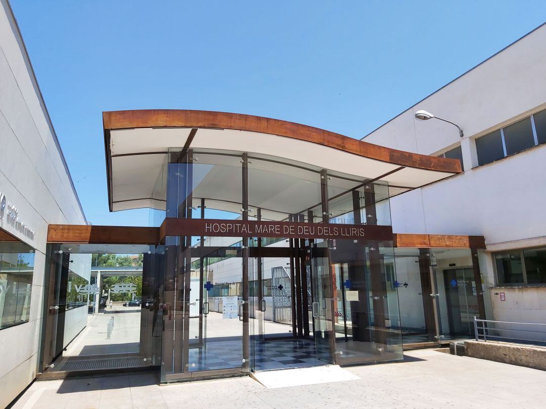 Entrada principal del hospital Virgen de los Lirios