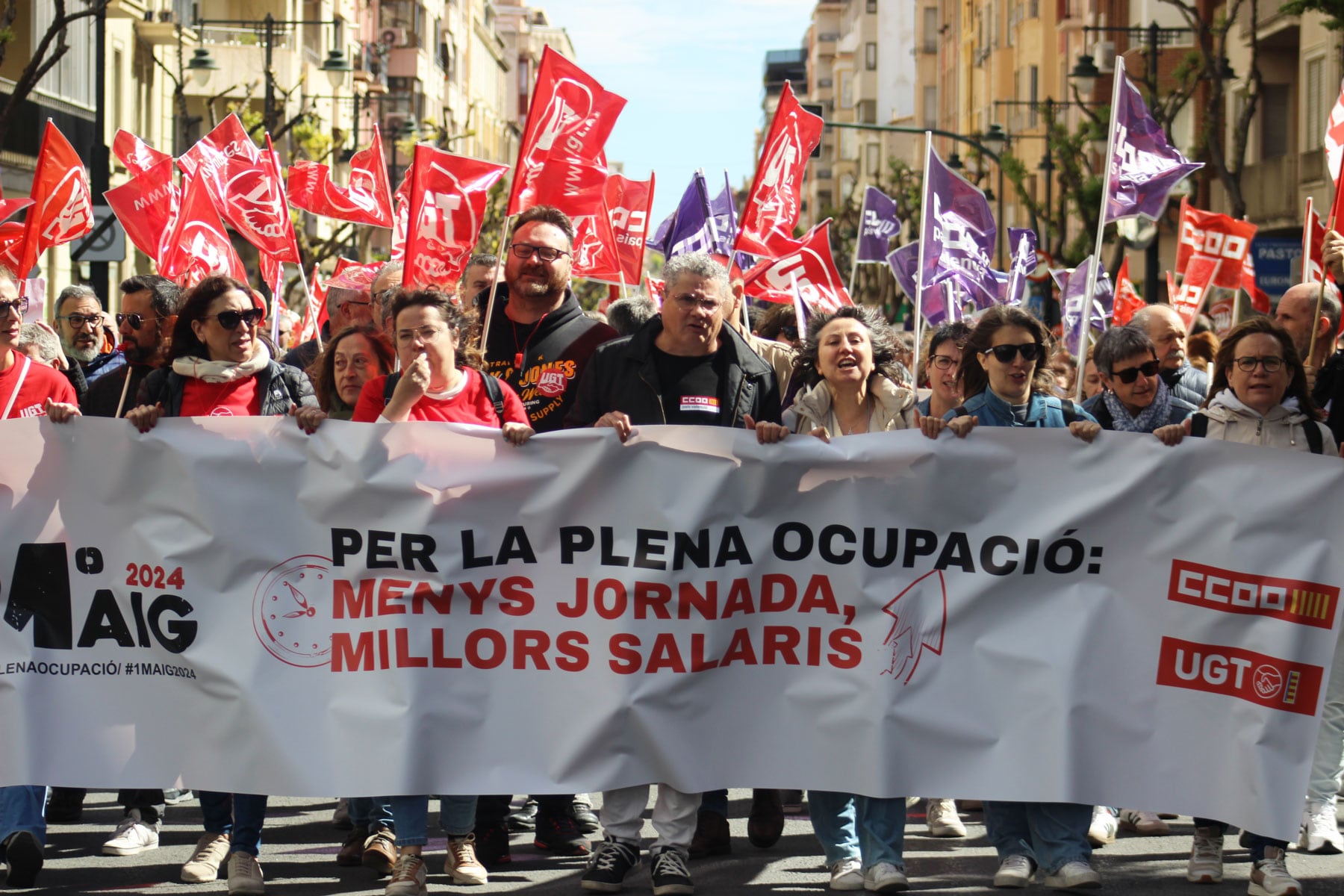 Leticia Pascual, de UGT, y Raúl Alcocel, de CCOO, al frente de la manifestación