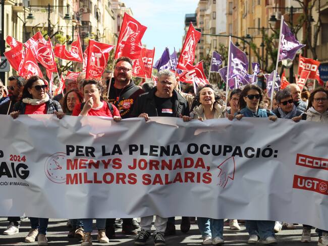 Leticia Pascual, de UGT, y Raúl Alcocel, de CCOO, al frente de la manifestación