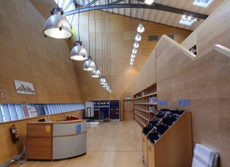 Interior de la Biblioteca Ramón J. Sender cerrada desde hace más de un año y medio