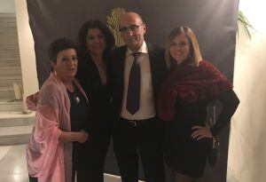 El director de Radio Ja&eacute;n, Manuel Palomo, y asu izquierda, la directora de publicidad de esta casa, Beni Ruiz, junto a representantes de otras empresas.