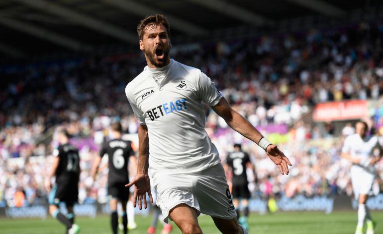 Fernando Llorente celebra un gol con el Swansea