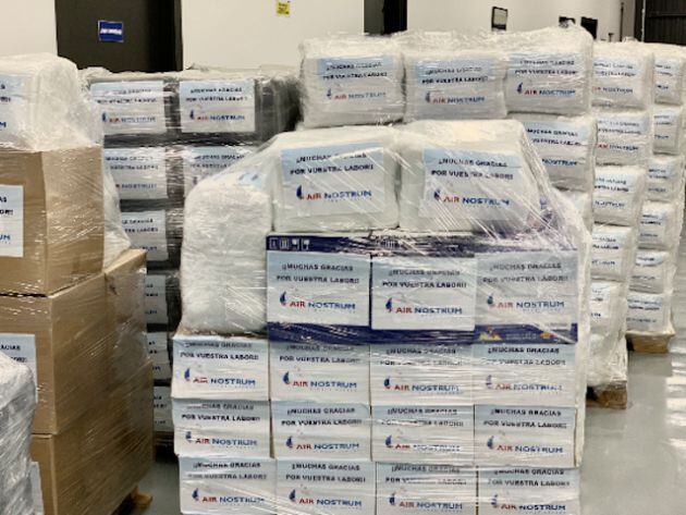 Material que Air Nostrum ha donado a la Generalitat para la construcción de los hospitales provisionales que se están levantando para luchar contra el coronavirus