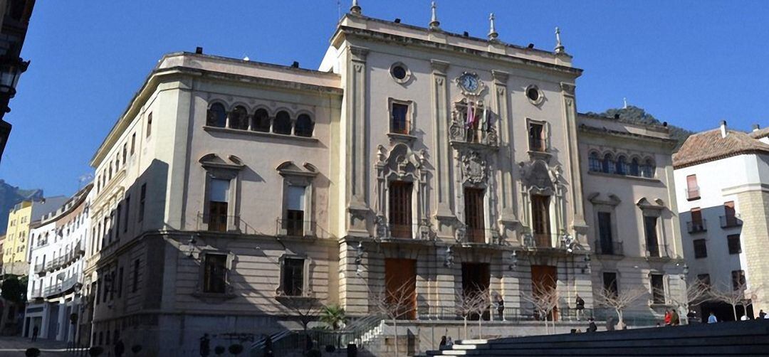 Fachada principal del Ayuntamiento de Jaén.