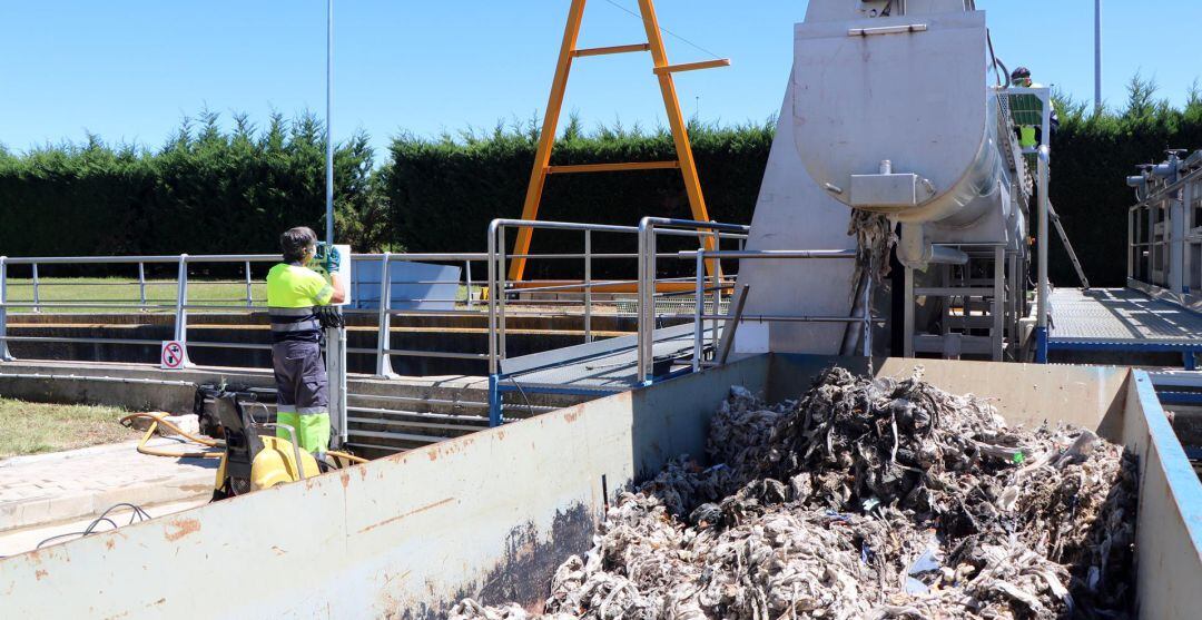 Residuos sólidos hallados en las aguas residuales por Aquavall