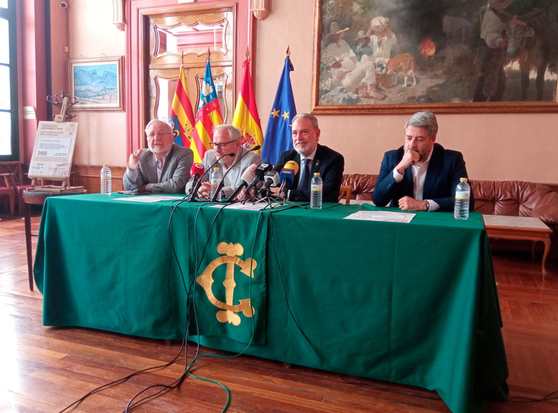 Los cuatro representantes de las cuatro instituciones que forman parte de este convenio durante la rueda de prensa de presentación del mismo en el Salón Largo del Circulo Industrial