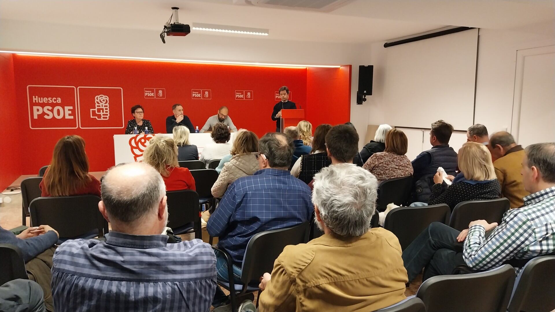 Momento de la Asamblea Extraordinaria celebrada por partel del PSOE en Huesca